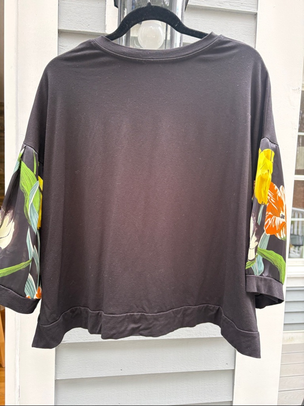 Alembika Black cotton top with Floral silky Sleeve Panels - Picture 5 of 8